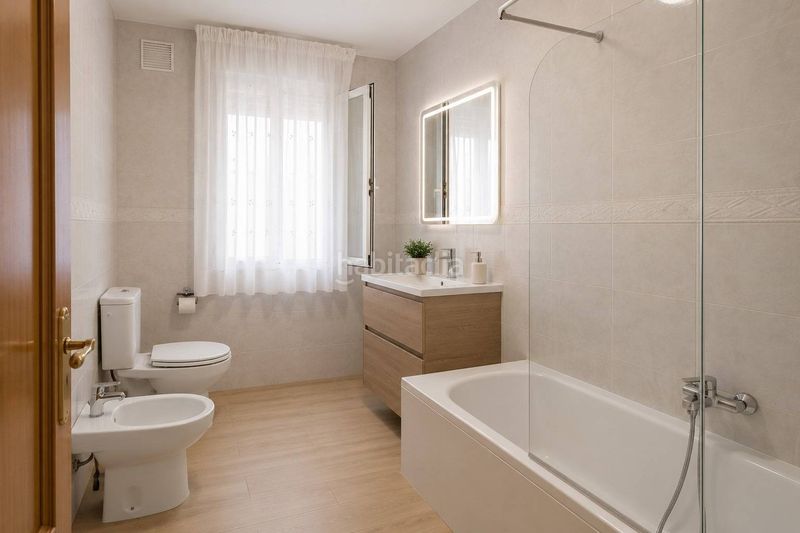 Foto fef8f7c4-526a-4212-9281-ef3a7c03ad60. Flat with heating in Concepción Madrid