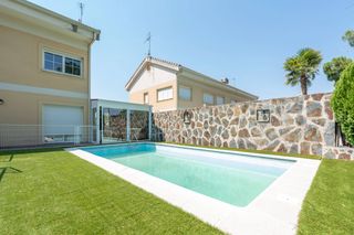 Chalet in Prado Norte. Magnífico chalet pareado en algete