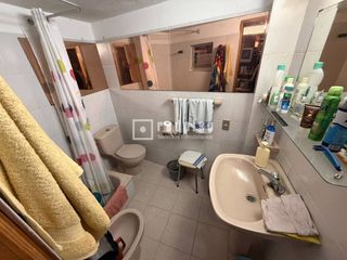 Casa  Las caracolas. Vivienda de dos niveles en la caleta. cuenta con 52 m en primera