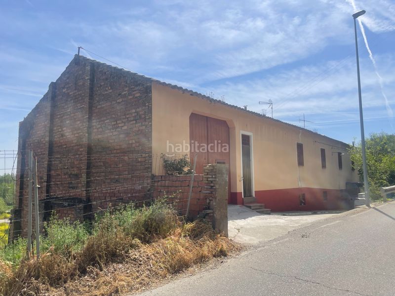 Foto afdc5a9c-ba33-40b5-b0e1-bd050269800c. Casa a carrer número 3 15 a Balaguer