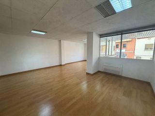 Business premise in Carrer del sant crist 27-29. Ref. 744 local en venta - balaguer (lleida)