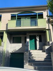 Reihenhaus in Camarasa. Casa adosada con 4 habitaciones con parking, calefacción y aire