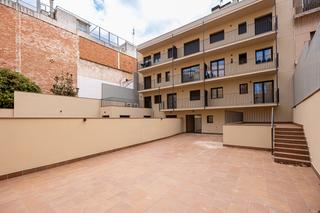 Dúplex  Carrer d'enric borràs. Dúplex de obra nueva con patio de 140 m2