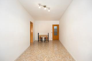 Pis a Casagemes. Piso de 4 habitaciones en el centro