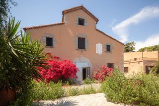 Chalet in Camí de mataró 21. Masía histórica con parcela de 3.200 m2