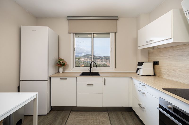 Foto 2352e775-9e86-4d02-b021-b298cacb0a2a. Dúplex amb calefacció a Bufalà Badalona