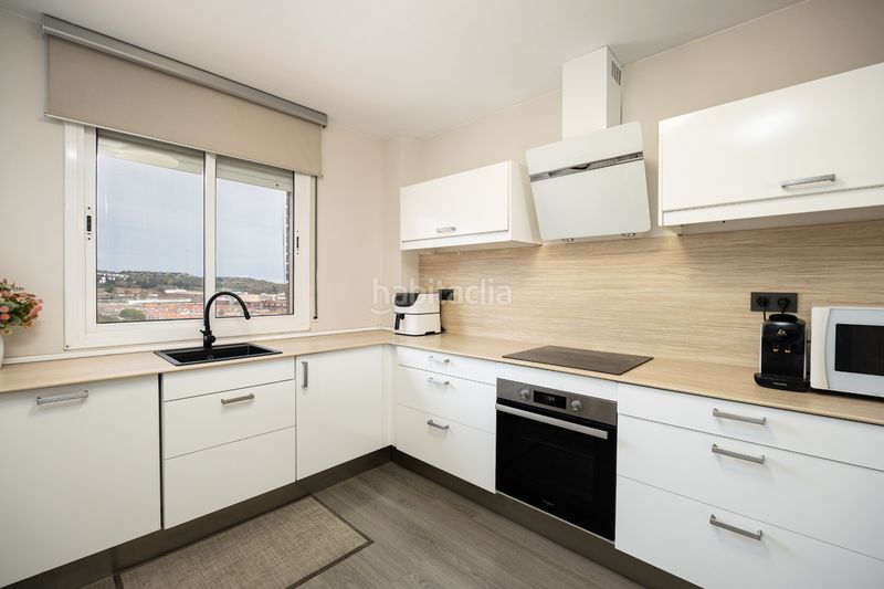 Foto 8a53bec2-3823-4ccf-81fd-0a8d57c18646. Dúplex amb calefacció a Bufalà Badalona