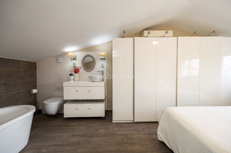 Foto db929824-8153-466d-9529-f0048dc2e243. Dúplex amb calefacció a Bufalà Badalona