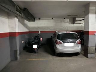 Parking voiture à Carrer de guifré 101. Plaza de aparcamiento en la calle guifré