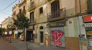 Pis a Carrer de la sèquia comtal 15. Piso de dos habitaciones y patio junto avda. meridiana