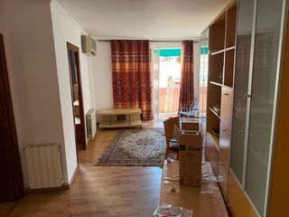 Pis  Avinguda de catalunya. Piso de 3 habitaciones con ascensor junto metro