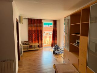 Pis  Avinguda de catalunya. Piso de 3 habitaciones con ascensor junto metro