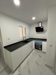 Piso  Carrer de n�pols. Piso acabado de reformar de 2 habitaciones