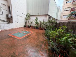 Pis  Carrer cuba. Piso de 3 habitaciones con patio de 45 m2