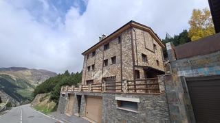 Casa  .. Chalet adosado para estrenar cerca de las pistas de esquí de gra