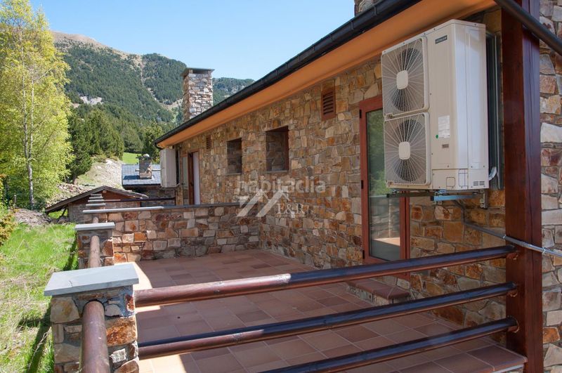 Foto a6ae249a-1bf0-48af-a674-c9a90d97aff3. Casa adossada a El Forn-Prats-Meritxell Canillo