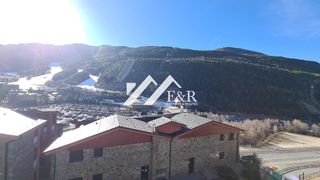 Lloguer Estudi  -. Luminoso piso en frente de pistas