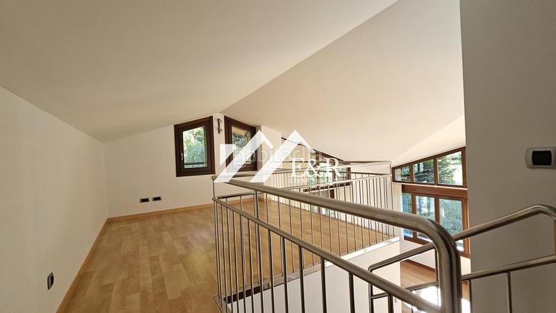 Foto 4ef595f1-50ee-4a00-ba1a-2f9d451836bb. Rent penthouse with parking pool in Les Escaldes Escaldes-Engordany