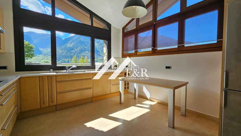 Foto c1eb4877-7609-4296-bcc8-d0ab9cc9142f. Rent penthouse with parking pool in Les Escaldes Escaldes-Engordany