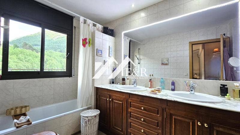 Foto 1fccf0c0-df10-493f-a59b-30f699681dc8. Dúplex amb aparcament a La Massana La Massana