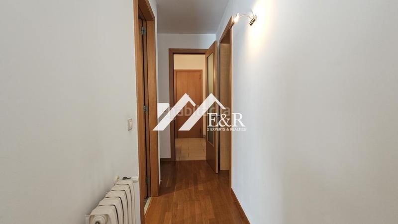 Foto b439806e-a2a9-49c9-ac76-115cf0c6fb17. Àtic amb aparcament a Vila Encamp