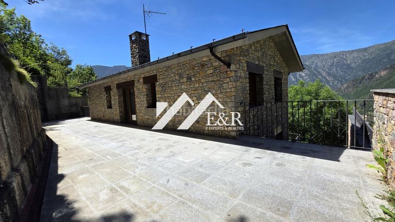 Foto a80096b1-0f25-4379-bf53-94af51944f38. Casa amb aparcament a Aixirivall Sant Julià de Lòria