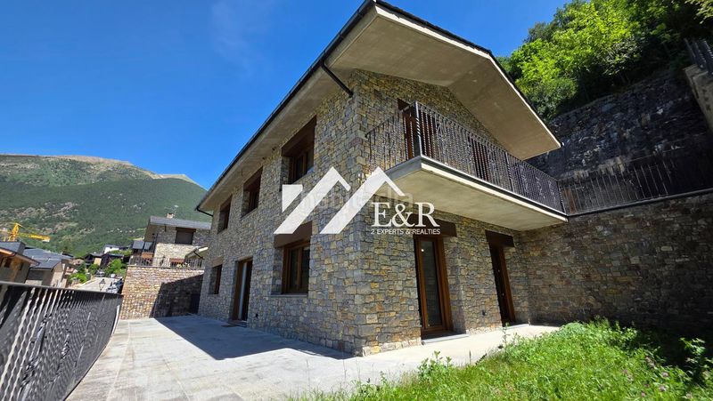 Foto e3176b95-d425-4da3-a8f8-4025b5bdf8a2. Casa amb aparcament a Aixirivall Sant Julià de Lòria