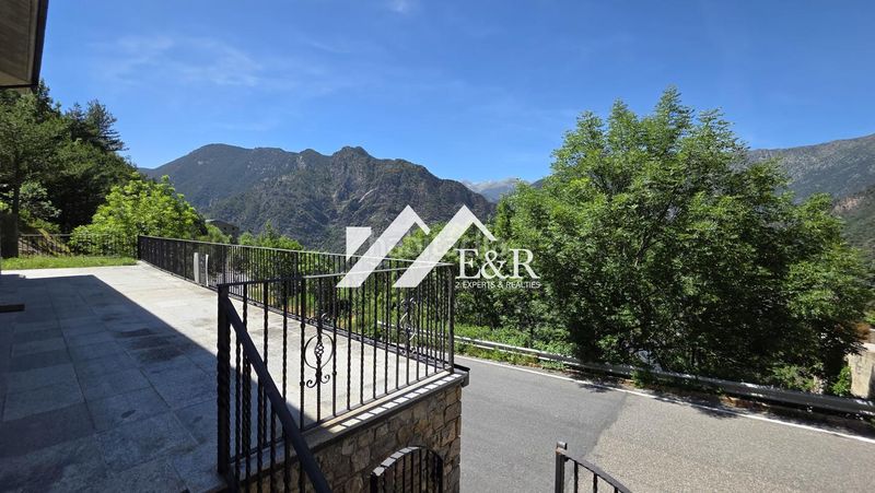 Foto ff69cd3f-74ef-4d3e-95b4-ba8e2e6c0162. Casa amb aparcament a Aixirivall Sant Julià de Lòria