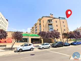 Alquiler Parking coche en Calle vázquez montalbán manuel 9. Garaje santa isabel