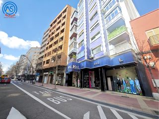 Traspàs Local Comercial a Avenida de madrid 48. Traspaso excelente facturación