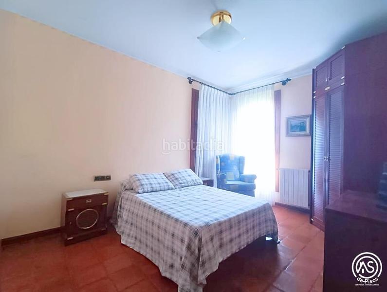 Foto 70cc4b09-dad5-483c-a5a6-458f9af54354. Xalet a calle río cinca 24 a Zuera