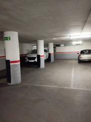 Alquiler Parking coche en Carrer de violant d'hongria reina d'arag 125. Capacidad para dos coches y moto