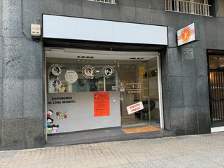 Lloguer Local Comercial  Carrer de la indstria. Local en perfecto estado acondicionado como peluquera