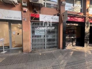 Alquiler Local Comercial en Carrer de joan gell 94. Local disponible en zona transitada y comercial