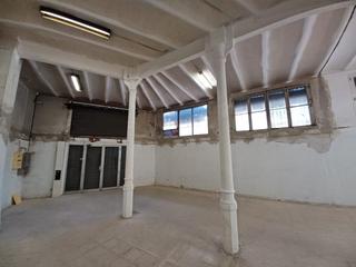 Lloguer Local Comercial  Carrer del comerç. Local esquinero a acondicionar