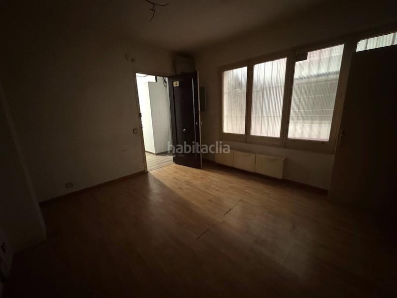 Foto 0996a63b-4fd9-464a-93b3-18b2453c762c. Alquiler oficina  interior en El Camp de l´Arpa del Clot Barcelona