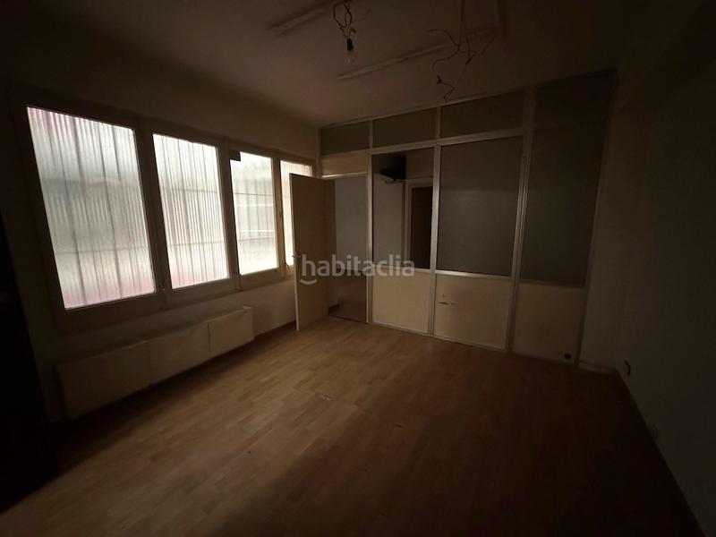 Foto dfcd1ba9-adfe-4226-bd1c-ebd4864befbf. Alquiler oficina  interior en El Camp de l´Arpa del Clot Barcelona