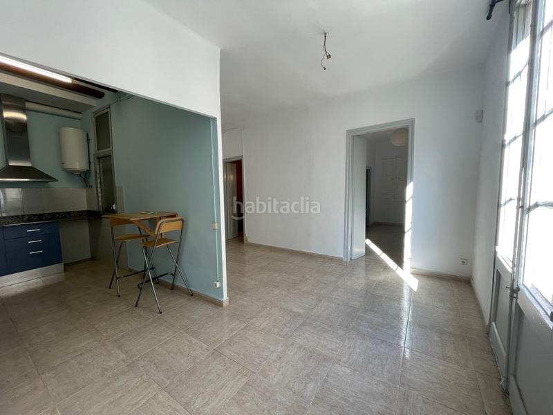Foto 533f9706-5b71-4b07-96c4-2cfd6e76f16c. Alquiler piso luminoso piso con encanto en el corazón en Barcelona