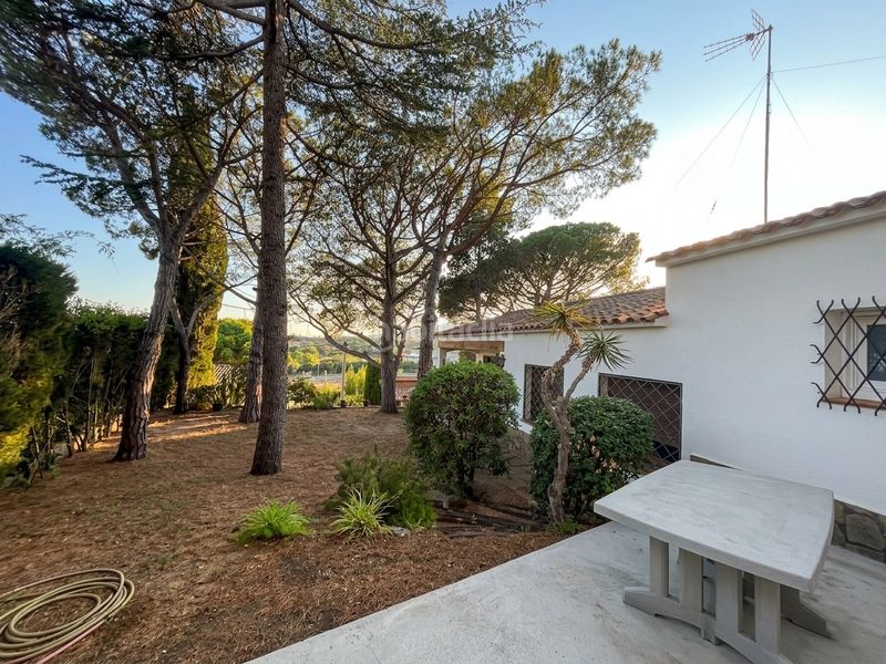 Foto 18bc8a1a-612e-4726-81bd-bfcfb56a8d99. Casa amb aparcament a Cabrils