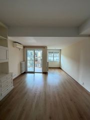 Lloguer Pis  Carrer de girona. Encantadora vivienda con plaza de parquing
