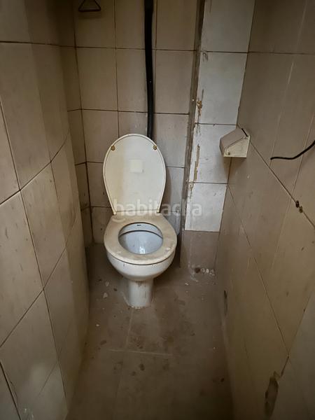 Foto 9feb1817-9675-4f24-9bba-0293582a6c85. Alquiler local comercial en carrer de massens 37 local 500€ 46m2 calle massens en Barcelona