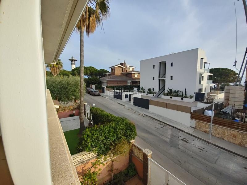 Foto 46286dd0-87ab-4bcc-933a-78d62e03bc47. Casa  pareada de 3 habitaciones, baño, aseo, terraza y jardín. en Torredembarra