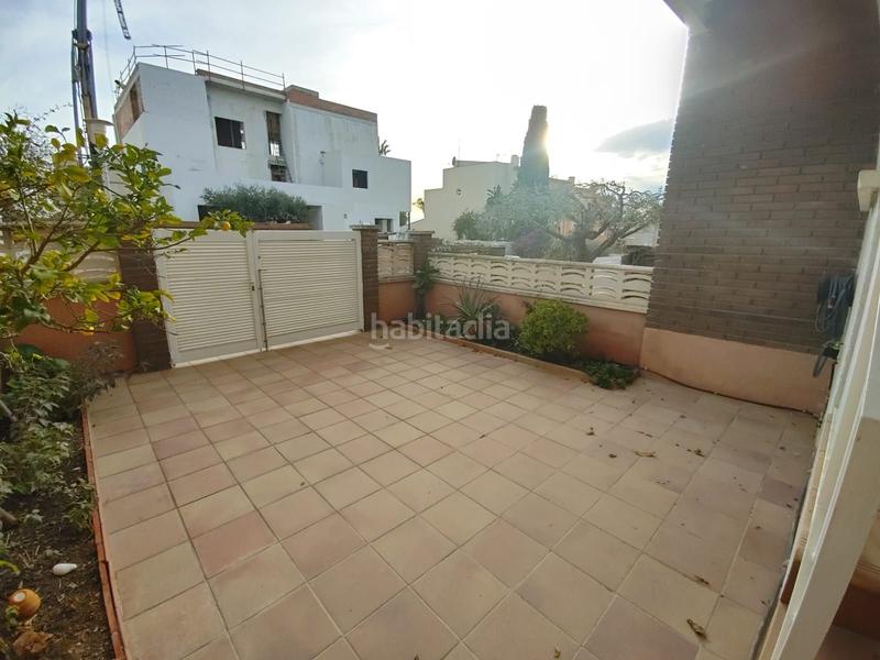 Foto c337c653-147d-40ce-a04e-66f600588fd1. Casa  pareada de 3 habitaciones, baño, aseo, terraza y jardín. en Torredembarra