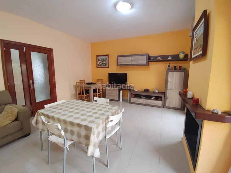 Foto fa976e09-7969-4d48-ab38-5ca005238548. Casa  pareada de 3 habitaciones, baño, aseo, terraza y jardín. en Torredembarra