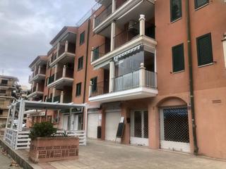 Business premise in Centre. Local comercial en torredembarra