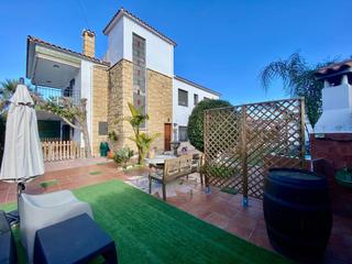 Casa  Carrer del berguedà. Chalet en torredembarra con 2 viviendas independientes