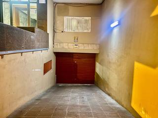Lloguer Aparcament cotxe a Centre. 2 plazas de pàrquing  box