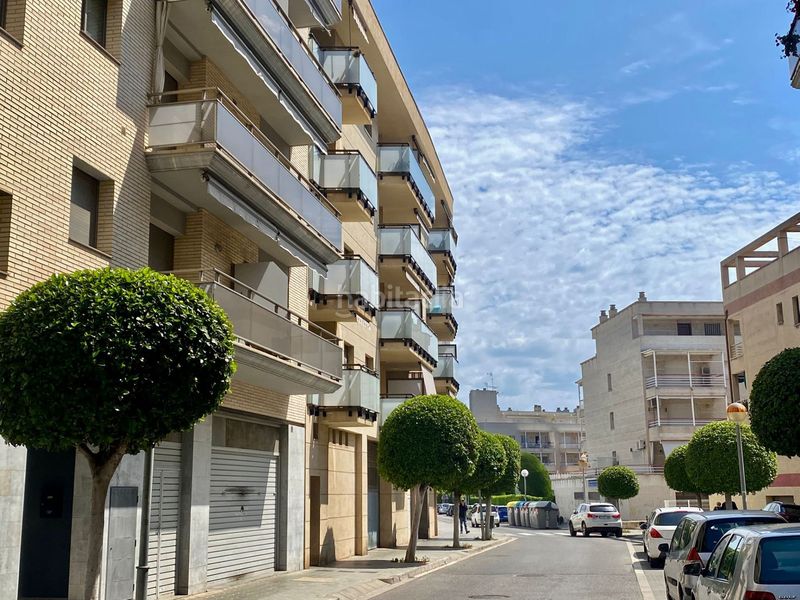 Foto 0c0417fb-9cf1-46fa-a822-f550bf316c6b. Local comercial a Centre Torredembarra