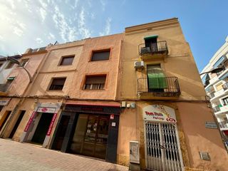 Flat  Antoni roig. Piso en el centro de torredembarra de 3 dormitorios ,1º piso sin