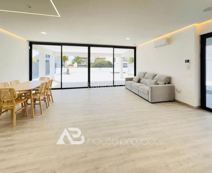 Foto 53fb268d-1f81-44d9-a419-96f97c0e78d6. Chalet mit parking pool in Playa Fañabé Alto Adeje